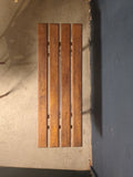 Holzbank auf Metallgestell