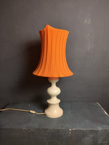 Tischlampe mit Holz Fuß  /