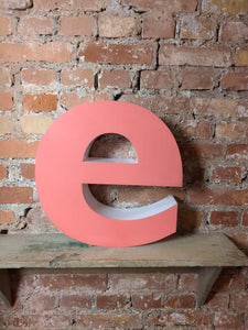 eee Leuchtbuchstabe  /