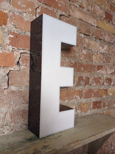 EEE Leuchtbuchstabe  /