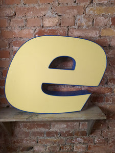 eee Leuchtbuchstabe  /
