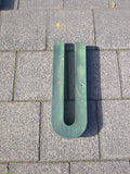 Schriftzug "JUNG"aus grünen Metallbuchstaben