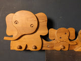Garderobe aus Holz  /