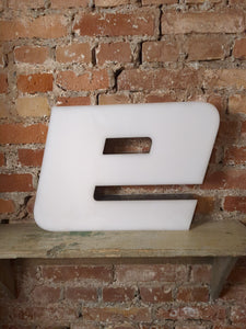 eee Leuchtbuchstabe  /