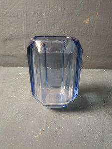 Vase Union  Glas Design Ladena Viznerova  /
