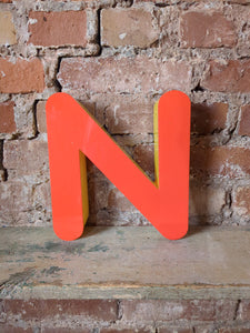 NNN Leuchtbuchstabe  /