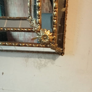 Luxuriöser Spiegel